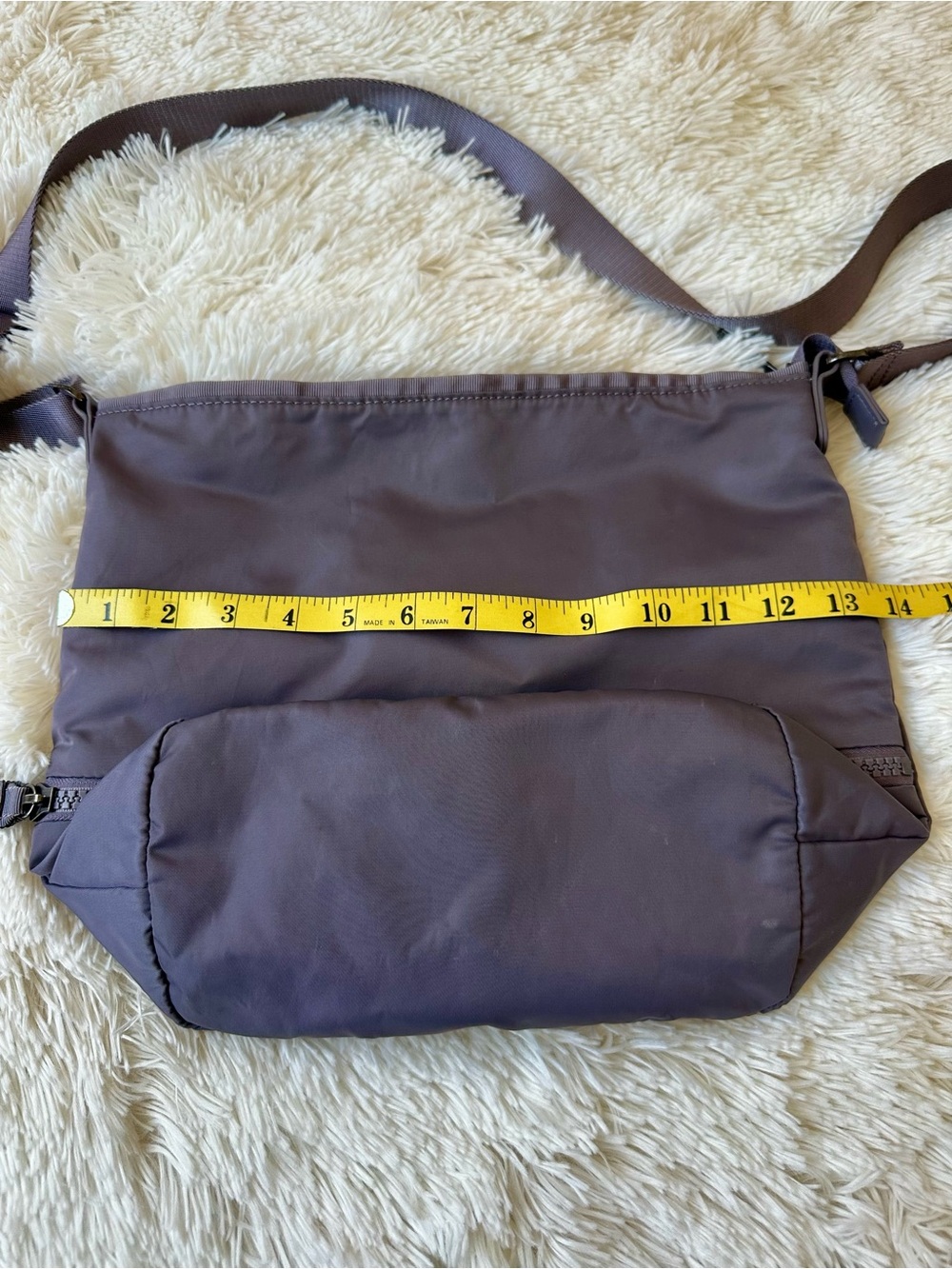 lululemon Go Lightly Shoulder Crossbody Bag Magnum Gray Purple Travel Women’s - Picture 8 of 12